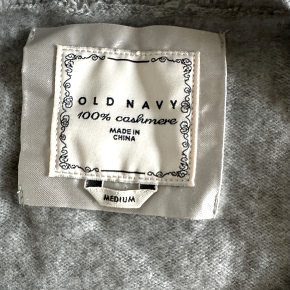 Cashmere Sweater - heather gray crewneck size Medium Old Navy. - Picture 5 of 6